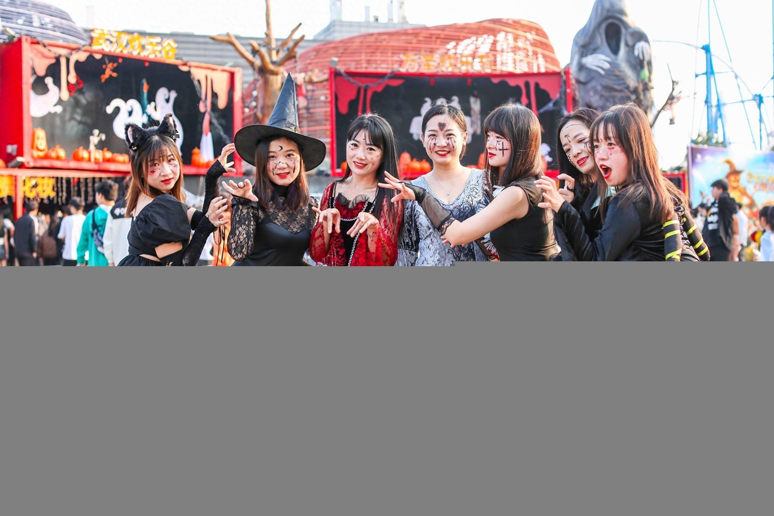 FB体育-包含精彩表演引无数观众尖叫不已的词条