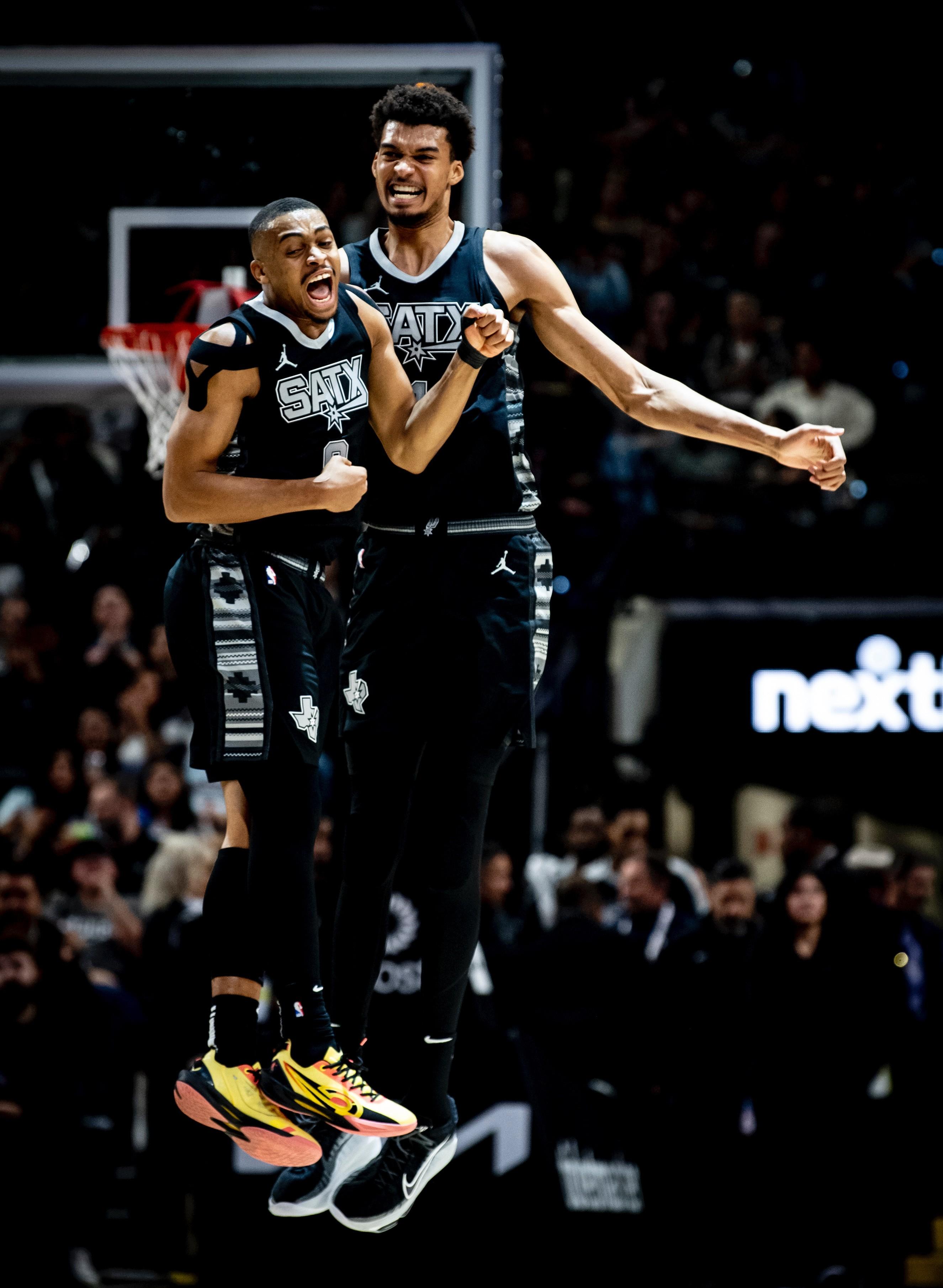 快船大胜马刺,保持不败纪录 快船大胜马刺,保持不败纪录