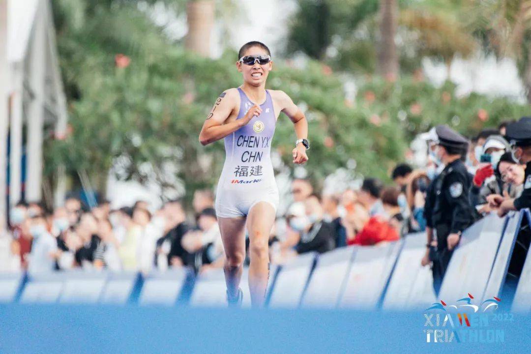 新西兰选手勇夺铁人三项冠军,创造历史记录 新西兰选手勇夺铁人三项冠军,创造历史记录