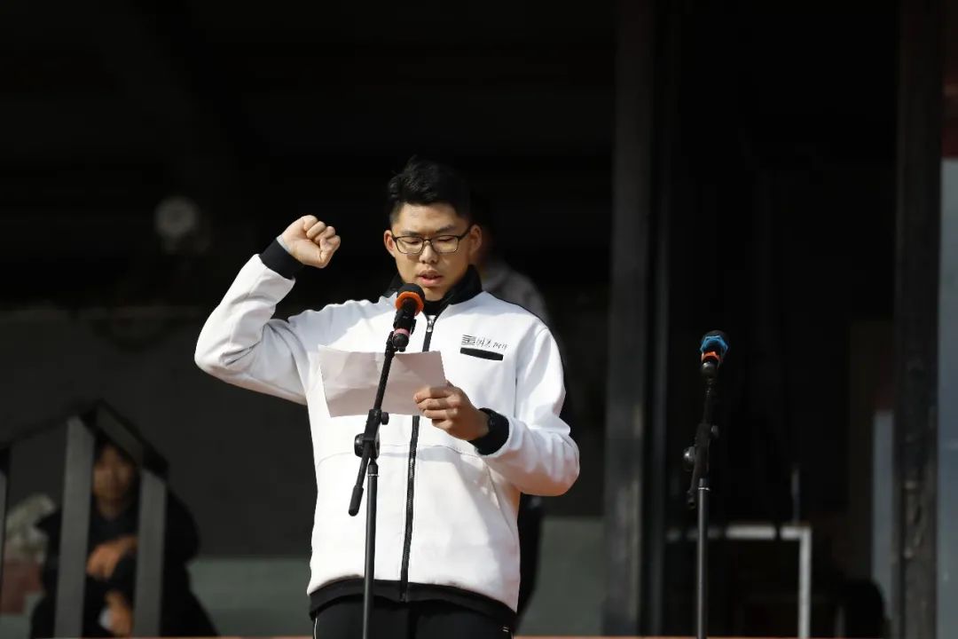 FB体育官网-关于运动员实力雄厚，技压群雄勇争第一的信息