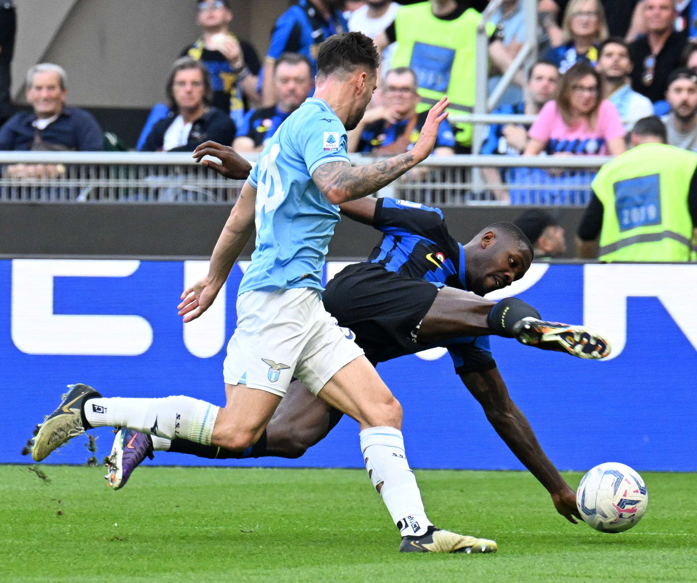 罗马战胜热那亚,继续全胜联赛 罗马战胜热那亚,继续全胜联赛