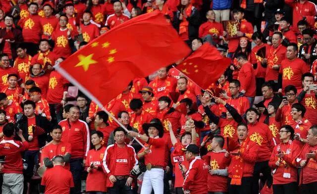 FB体育APP-足球热身赛激情四射，中国队备战拼尽全力