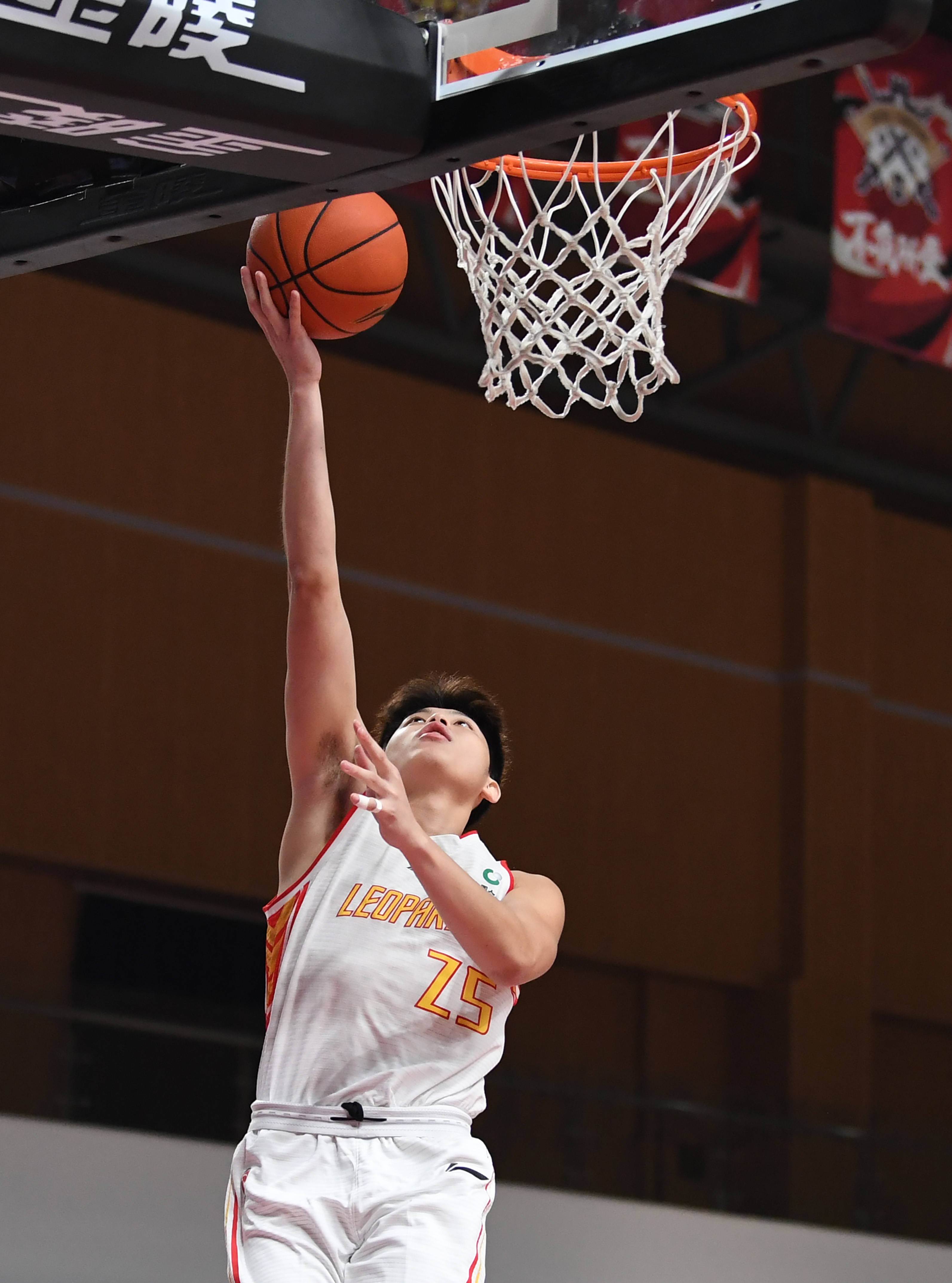 深圳男篮稳定发力,走向巅峰 深圳男篮稳定发力,走向巅峰