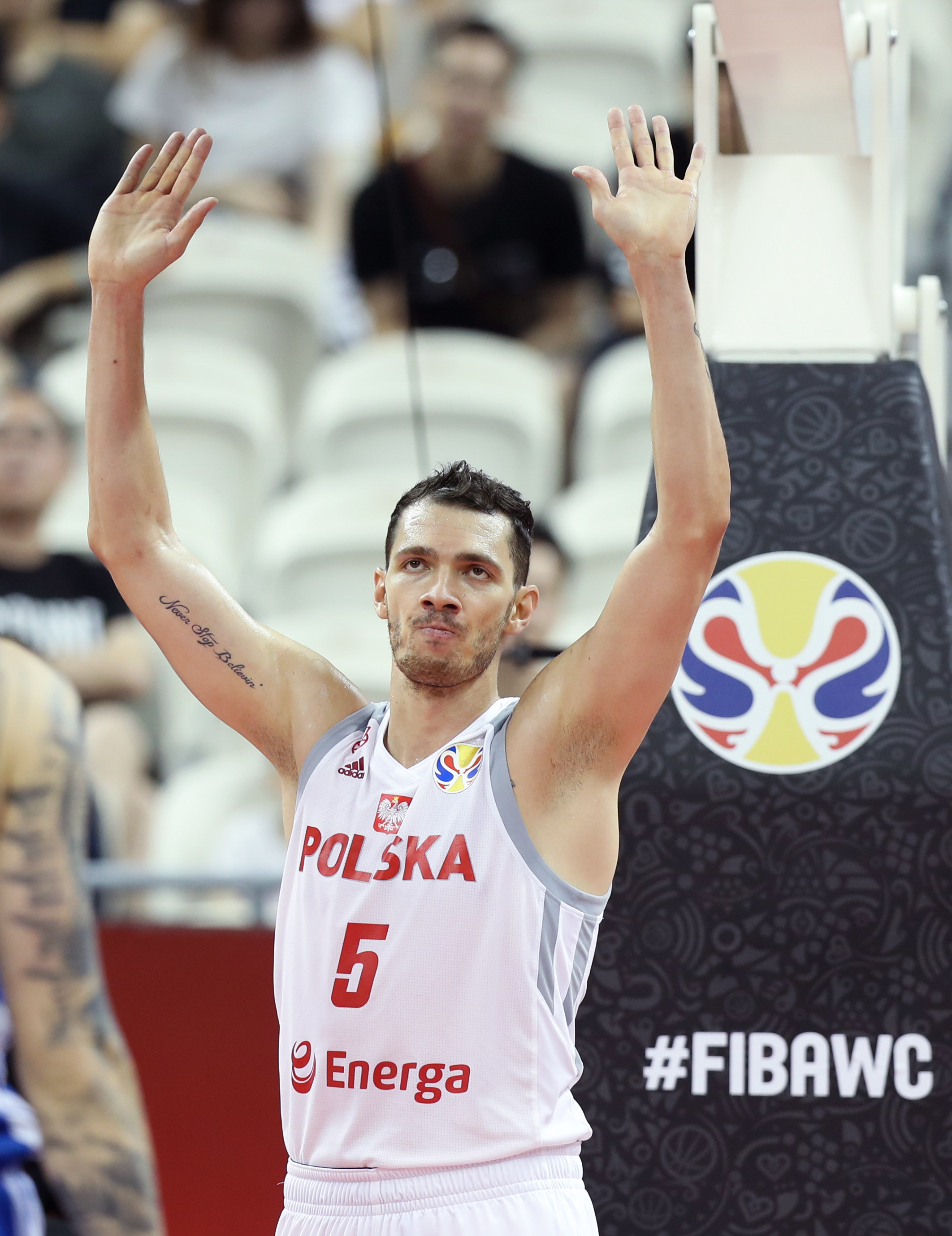 捷克篮球队勇夺胜利锁定晋级 捷克篮球队勇夺胜利锁定晋级