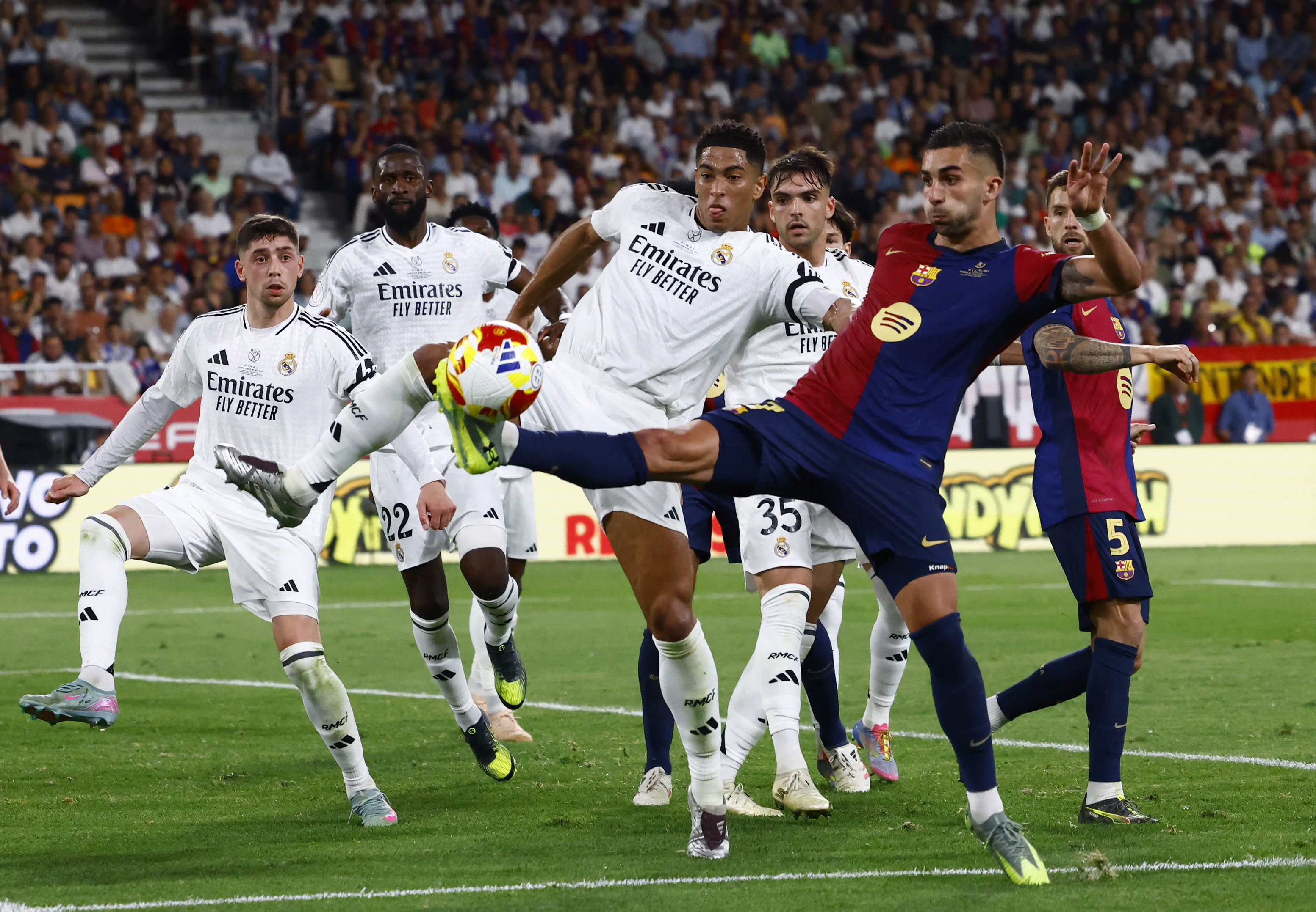 FB体育下载-巴塞罗那客场战胜对手，豪取连胜