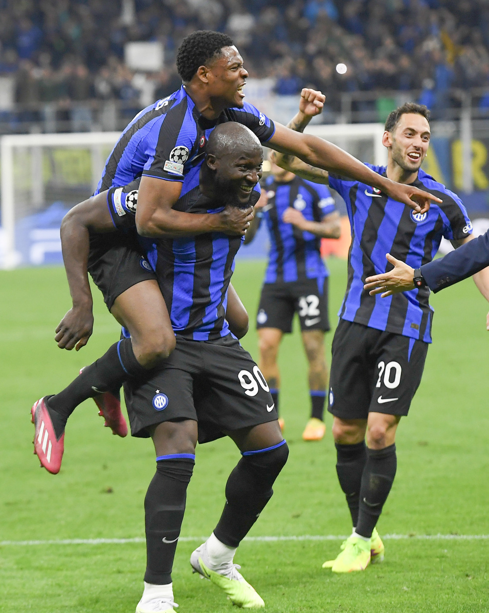 -罗斯托夫队在国际足球舞台上崭露头角