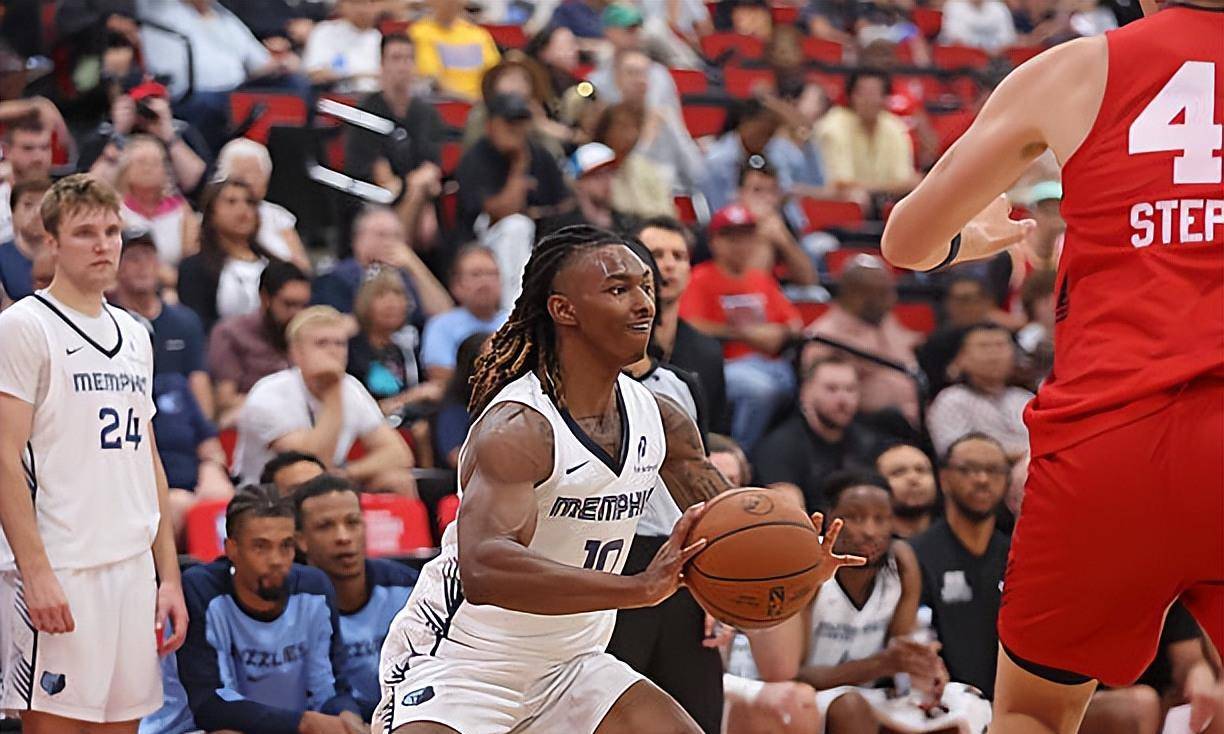 篮网主场大胜灰熊,壮志凌云绞杀对手 篮网主场大胜灰熊,壮志凌云绞杀对手