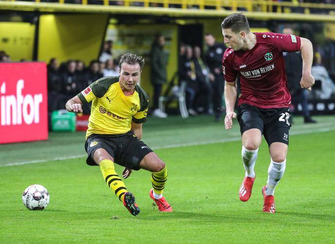 沙尔克队士气高涨,备战重要比赛 沙尔克队士气高涨,备战重要比赛