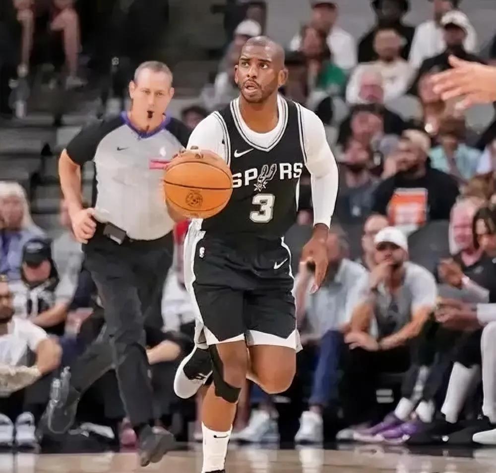 FB体育娱乐-火箭夺得西部第一！保罗带领球队历史性胜利