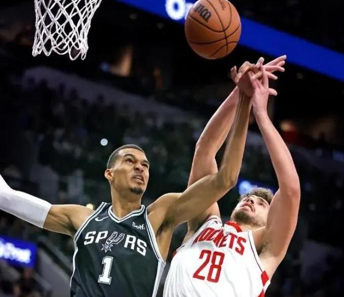 火箭险胜马刺,继续领先西部 火箭险胜马刺,继续领先西部