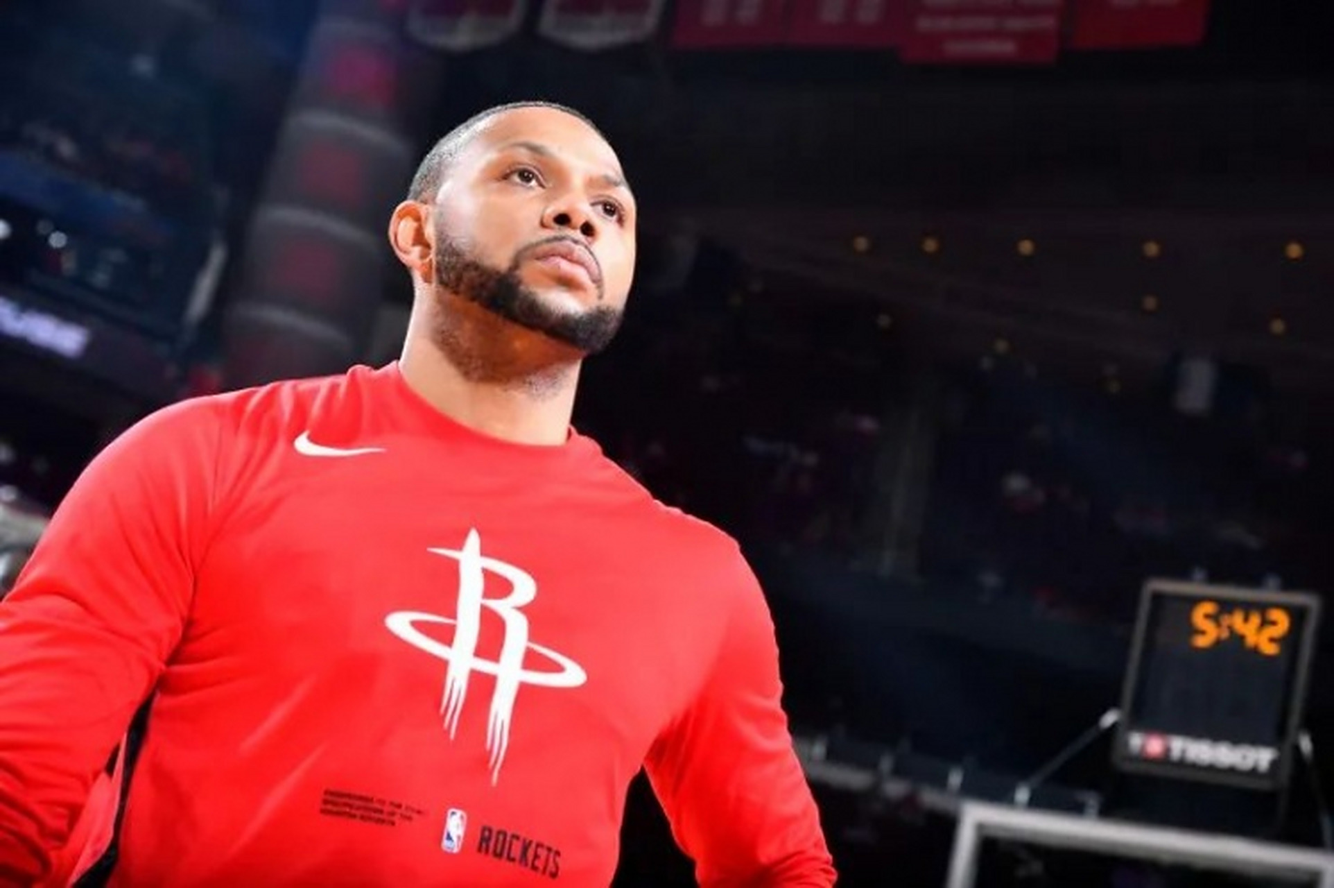 -火箭主场大胜尼克斯，戈登全场最高得分。