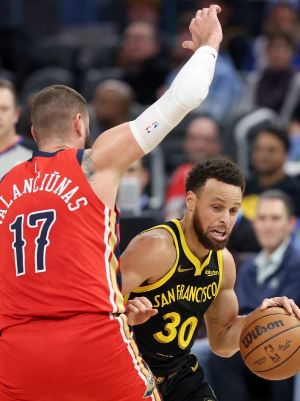 -勇士大胜鹈鹕，库里砍下35分