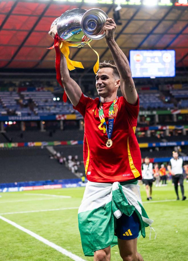 FB体育在线-法国海关发现欧洲杯冠军奖杯的仿制品，已立案调查