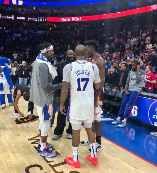 火箭险胜骑士,哈登绝杀砍下40+10 火箭险胜骑士,哈登绝杀砍下40+10