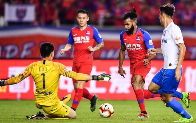 广州恒大客场2-0战胜北京人和领跑中超积分榜 广州恒大客场2-0战胜北京人和领跑中超积分榜