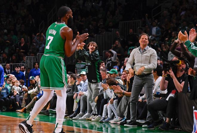 勇士击败凯尔特人,实现三连胜 勇士击败凯尔特人,实现三连胜