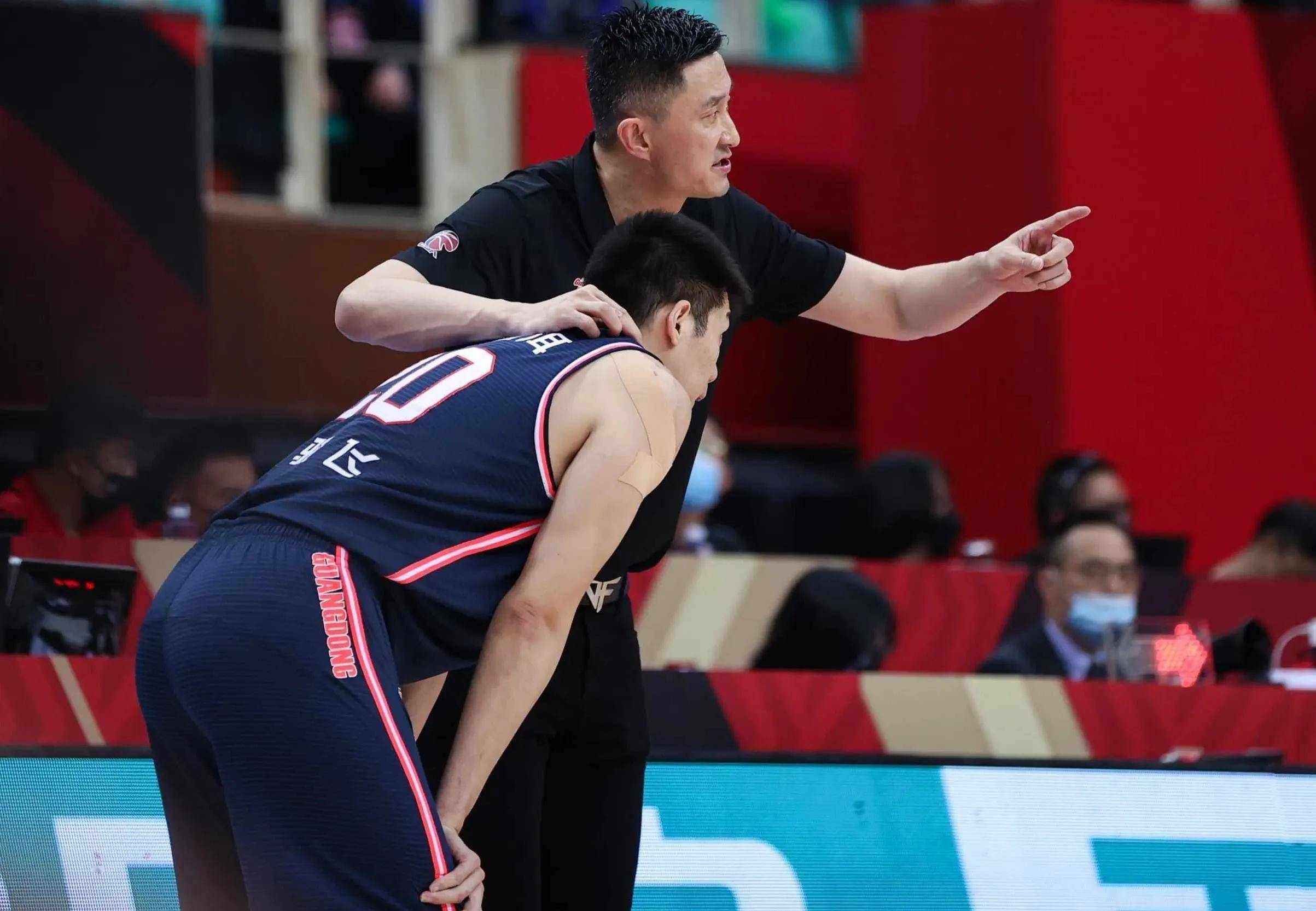 包含CBA季前赛注意事项出炉：外援互换名额，常规赛外援只有3人的词条