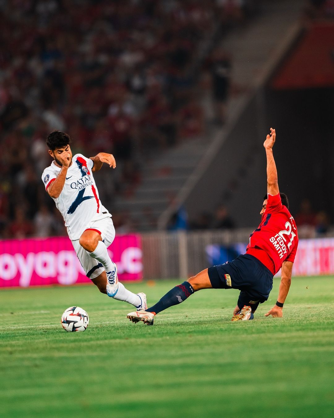 里尔队在比赛中表现抢眼夺冠